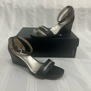 Naturalizer Black Leather Sandals 6.5